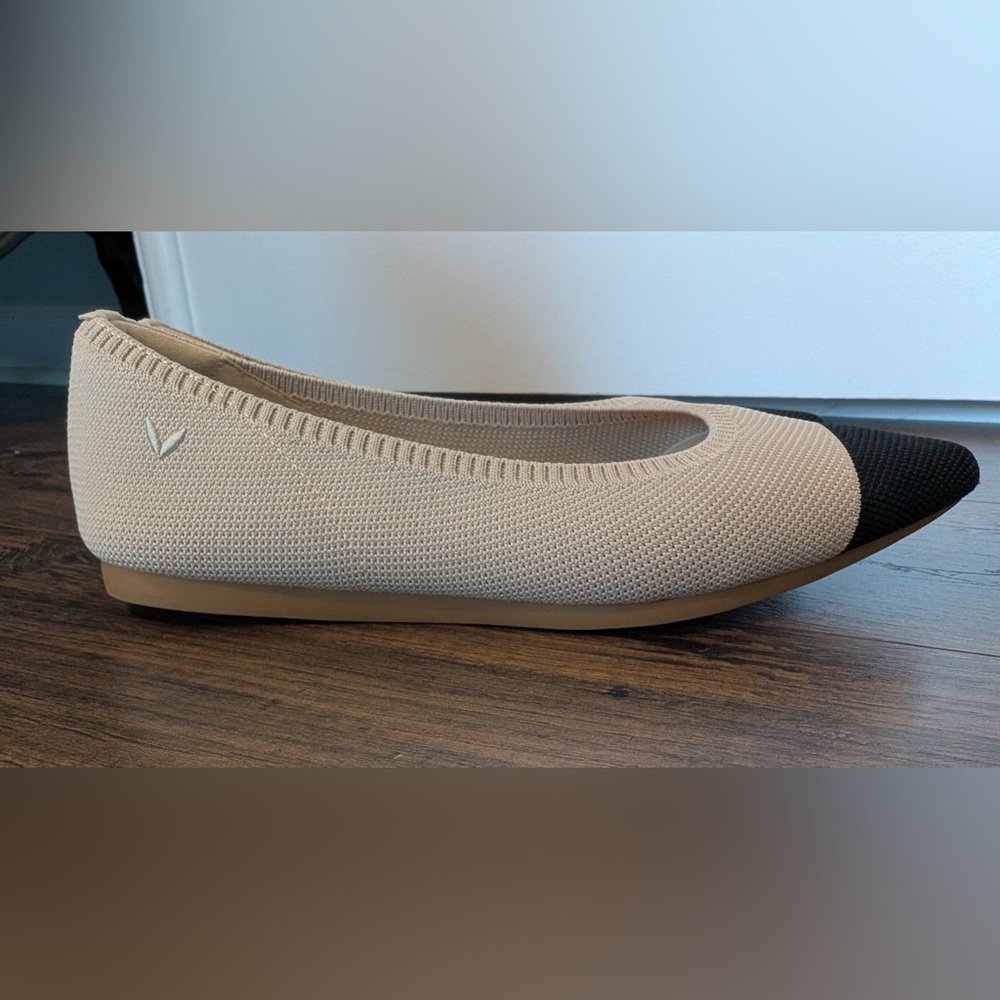 Vivaia Pointed-Toe Ballet Flats Almond and Black Size 38 EU - Picture 8 of 14